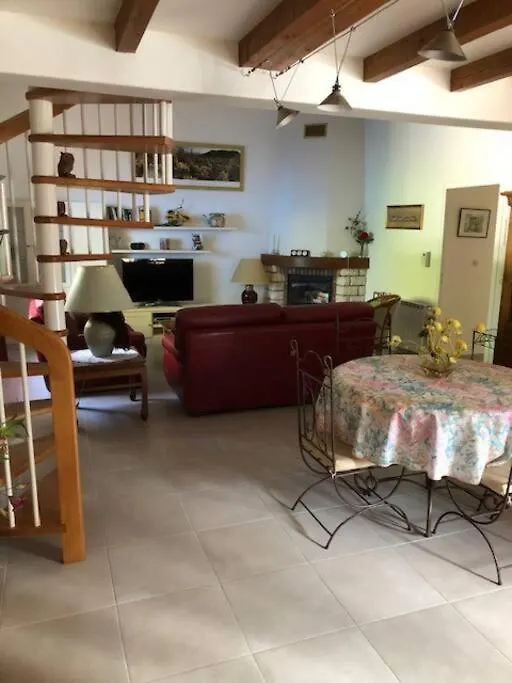 Holiday home Propriete Avec Deux Logements Forcalqueiret